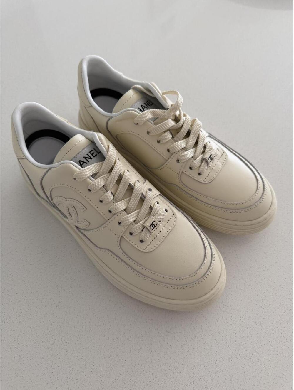 Beige/off white sneakers